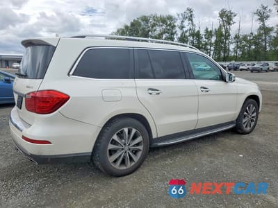Trzecie zdjęcie samochodu z tyłu: 2016 MERCEDES-BENZ GL 450 4MATIC VIN:4JGDF6EE2GA642310 - miniatura
