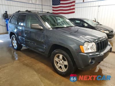 Czwarte zdjęcie samochodu z boku: 2007 JEEP GRAND CHEROKEE LAREDO VIN:1J8GR48K97C629100 - miniatura