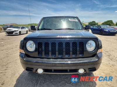 Piąte zdjęcie samochodu w środku: 2017 JEEP PATRIOT SPORT VIN:1C4NJPBB3HD120888 - miniatura