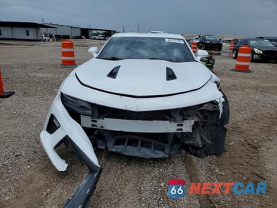 Piąte zdjęcie samochodu w środku: 2017 CHEVROLET CAMARO SS VIN:1G1FE1R70H0202276 - miniatura