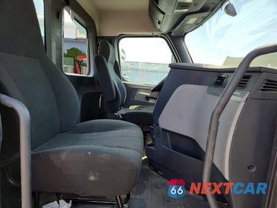 Zdjęcie 6 z 10 samochodu: 2020 FREIGHTLINER CASCADIA 126 SEMI TRUCK VIN:3AKJHLDV3LSLF0836 - miniatura
