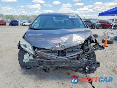 Piąte zdjęcie samochodu w środku: 2017 TOYOTA SIENNA LE VIN:5TDKZ3DC9HS847340 - miniatura