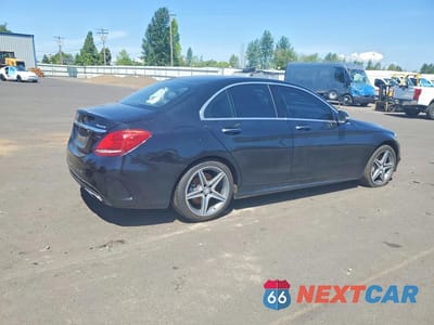 Trzecie zdjęcie samochodu z tyłu: 2015 MERCEDES-BENZ C 300 4MATIC VIN:55SWF4KB8FU030760 - miniatura