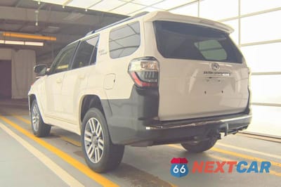 Trzecie zdjęcie samochodu z tyłu: 2022 TOYOTA 4RUNNER TRD SPORT VIN:JTESU5JR6N5991248 - miniatura