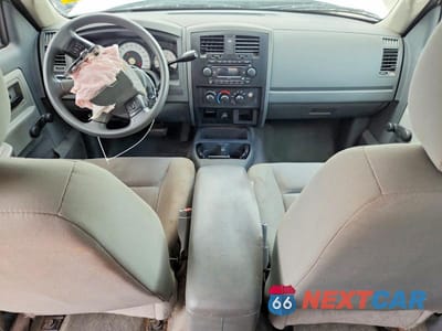 Zdjęcie 8 z 12 samochodu: 2006 DODGE DAKOTA QUAD VIN:1D7HE28K16S686879 - miniatura