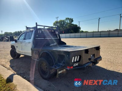 Trzecie zdjęcie samochodu z tyłu: 2022 CHEVROLET SILVERADO K3500 LTZ VIN:1GC4YUEY6NF172036 - miniatura