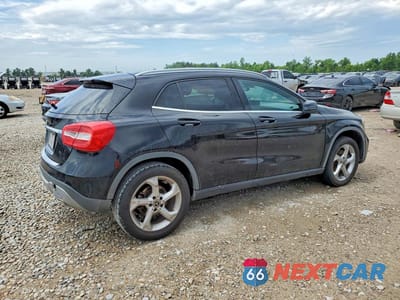 Trzecie zdjęcie samochodu z tyłu: 2019 MERCEDES-BENZ GLA 250 VIN:WDCTG4EB6KJ575298 - miniatura
