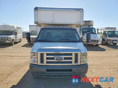 Piąte zdjęcie samochodu w środku: 2011 FORD E450 BOX TRUCK VIN:1FDXE4FSXBDA13653 - miniatura