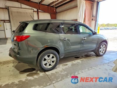 Trzecie zdjęcie samochodu z tyłu: 2011 CHEVROLET TRAVERSE LT VIN:1GNKVGED0BJ265584 - miniatura