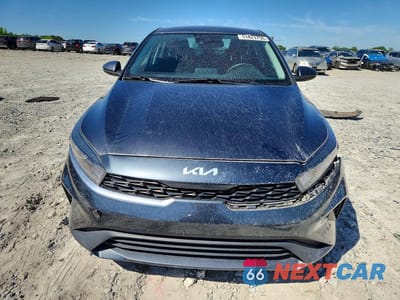 Piąte zdjęcie samochodu w środku: 2022 KIA FORTE LXS VIN:3KPF24AD3NE458000 - miniatura