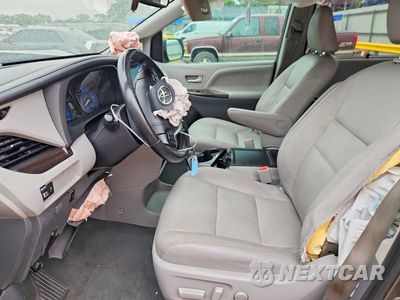 Zdjęcie 7 z 13 samochodu: 2020 TOYOTA SIENNA XLE 8-PASSENGER VIN:5TDYZ3DC3LS027709 - miniatura