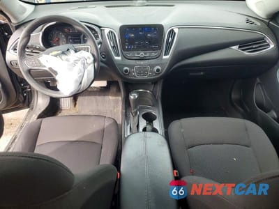 Zdjęcie 8 z 12 samochodu: 2019 CHEVROLET MALIBU LT VIN:1G1ZD5ST0KF117571 - miniatura