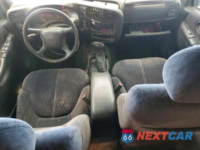 Zdjęcie 8 z 14 samochodu: 2000 GMC JIMMY / ENVOY VIN:1GKDT13W8Y2231263 - miniatura