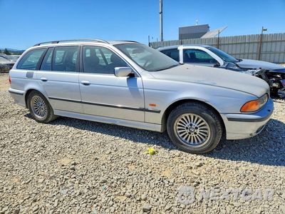 Czwarte zdjęcie samochodu z boku: 2000 BMW 540 IT AUTOMATIC VIN:WBADR6348YGN91512 - miniatura