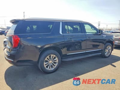 Trzecie zdjęcie samochodu z tyłu: 2022 GMC YUKON XL C1500 SLT VIN:1GKS1GKD1NR168588 - miniatura