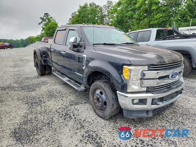 Czwarte zdjęcie samochodu z boku: 2017 FORD F350 SUPER DUTY VIN:1FT8W3DT6HEB56095 - miniatura