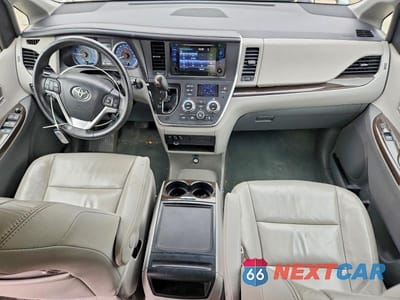 Zdjęcie 8 z 14 samochodu: 2016 TOYOTA SIENNA XLE 8-PASSENGER VIN:5TDYK3DCXGS738656 - miniatura