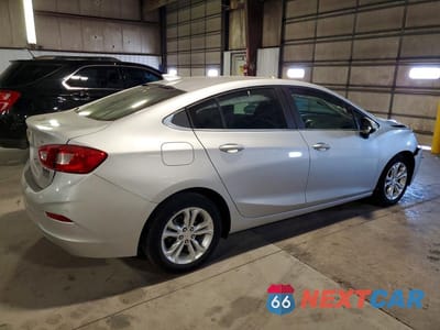 Trzecie zdjęcie samochodu z tyłu: 2019 CHEVROLET CRUZE LT VIN:1G1BE5SM8K7143305 - miniatura