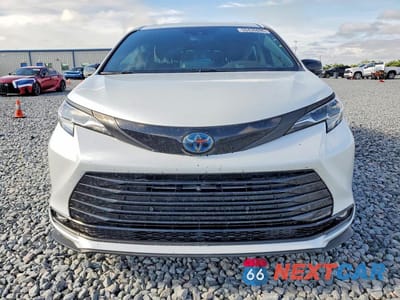Piąte zdjęcie samochodu w środku: 2022 TOYOTA SIENNA PLATINUM 7-PASSENGER VIN:5TDERKEC8NS089329 - miniatura