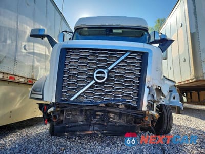 Zdjęcie 9 z 10 samochodu: 2021 VOLVO VNL SEMI TRUCK VIN:4V4NC9EH0MN284176 - miniatura