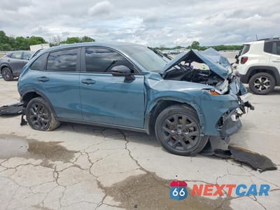 Czwarte zdjęcie samochodu z boku: 2025 HONDA HR-V SPORT VIN:3CZRZ1H59SM706106 - miniatura