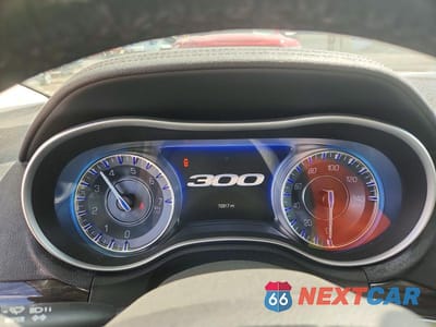 Zdjęcie 9 z 12 samochodu: 2015 CHRYSLER 300 VIN:2C3CCAAG4FH922432 - miniatura