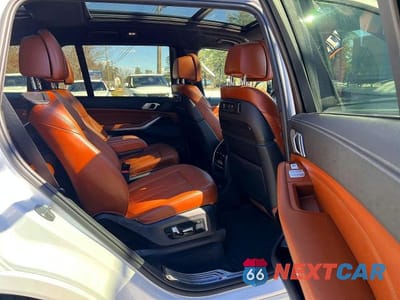 Zdjęcie 6 z 10 samochodu: 2019 BMW X7 XDRIVE50I VIN:5UXCX4C51KLS37426 - miniatura
