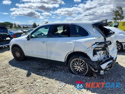 Drugie zdjęcie samochodu z przodu: 2017 PORSCHE CAYENNE S VIN:WP1AB2A25HLA52601 - miniatura