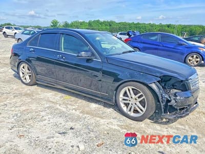 Piąte zdjęcie samochodu w środku: 2014 MERCEDES-BENZ C 300 4MATIC VIN:WDDGF8AB9EA953051 - miniatura
