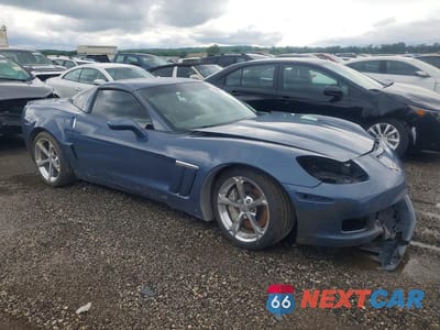 Czwarte zdjęcie samochodu z boku: 2011 CHEVROLET CORVETTE GRAND SPORT VIN:1G1YX2DW5B5104927 - miniatura
