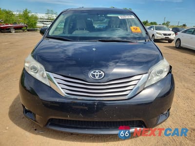 Piąte zdjęcie samochodu w środku: 2017 TOYOTA SIENNA XLE PREMIUM 8-PASSENGER VIN:5TDYZ3DC2HS866676 - miniatura