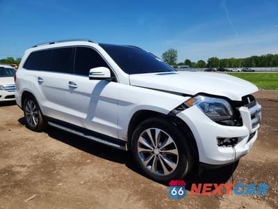 Czwarte zdjęcie samochodu z boku: 2016 MERCEDES-BENZ GL 450 4MATIC VIN:4JGDF6EE7GA620772 - miniatura