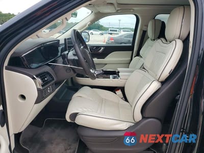 Zdjęcie 7 z 13 samochodu: 2024 LINCOLN NAVIGATOR BLACK LABEL VIN:5LMJJ2TG4REL12563 - miniatura