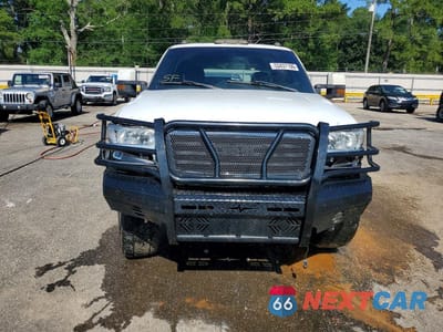Piąte zdjęcie samochodu w środku: 2006 GMC SIERRA K2500 HEAVY DUTY VIN:1GTHK23D06F166368 - miniatura