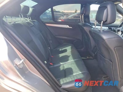 Zdjęcie 10 z 12 samochodu: 2012 MERCEDES-BENZ C 250 VIN:WDDGF4HB3CR214559 - miniatura