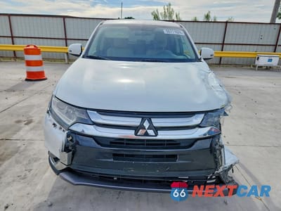 Piąte zdjęcie samochodu w środku: 2016 MITSUBISHI OUTLANDER SE VIN:JA4AD3A32GZ061840 - miniatura