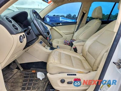 Zdjęcie 7 z 13 samochodu: 2011 VOLKSWAGEN TIGUAN S VIN:WVGAV7AX4BW545446 - miniatura
