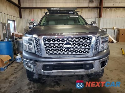 Piąte zdjęcie samochodu w środku: 2016 NISSAN TITAN XD SL VIN:1N6BA1F48GN503341 - miniatura