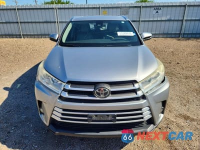Piąte zdjęcie samochodu w środku: 2017 TOYOTA HIGHLANDER XLE VIN:5TDKZRFH3HS514109 - miniatura