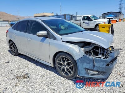 Czwarte zdjęcie samochodu z boku: 2015 FORD FOCUS SE VIN:1FADP3F24FL348761 - miniatura