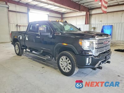 Czwarte zdjęcie samochodu z boku: 2022 GMC SIERRA K2500 DENALI VIN:1GT49RE71NF313077 - miniatura