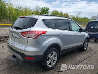 Trzecie zdjęcie samochodu z tyłu: 2016 FORD ESCAPE SE VIN:1FMCU9GXXGUC56007 - miniatura