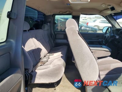 Zdjęcie 10 z 13 samochodu: 2005 GMC SIERRA VIN:1GTHC29U15E212069 - miniatura