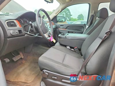 Zdjęcie 7 z 14 samochodu: 2013 CHEVROLET SUBURBAN C1500 LS VIN:1GNSCHE03DR376840 - miniatura