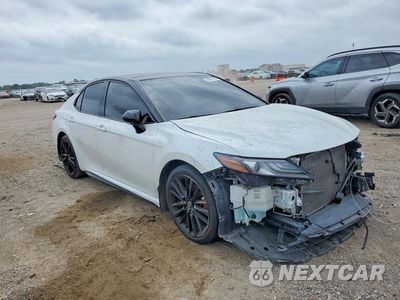 Czwarte zdjęcie samochodu z boku: 2021 TOYOTA CAMRY XSE VIN:4T1K61AK4MU439032 - miniatura