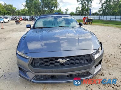 Piąte zdjęcie samochodu w środku: 2024 FORD MUSTANG VIN:1FAGP8UH3R5122804 - miniatura