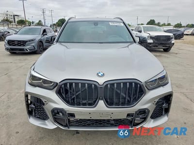 Piąte zdjęcie samochodu w środku: 2022 BMW X5 M VIN:5YMJU0C06N9L57309 - miniatura
