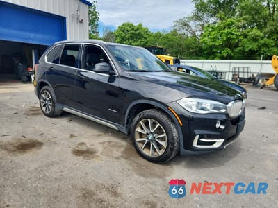 Czwarte zdjęcie samochodu z boku: 2018 BMW X5 XDRIVE35I VIN:5UXKR0C52J0X97390 - miniatura