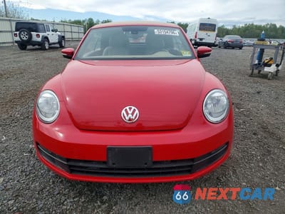 Piąte zdjęcie samochodu w środku: 2016 VOLKSWAGEN BEETLE S VIN:3VW517AT0GM821155 - miniatura