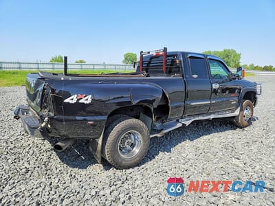 Trzecie zdjęcie samochodu z tyłu: 2001 GMC NEW SIERRA K3500 VIN:1GTJK391X1E284513 - miniatura